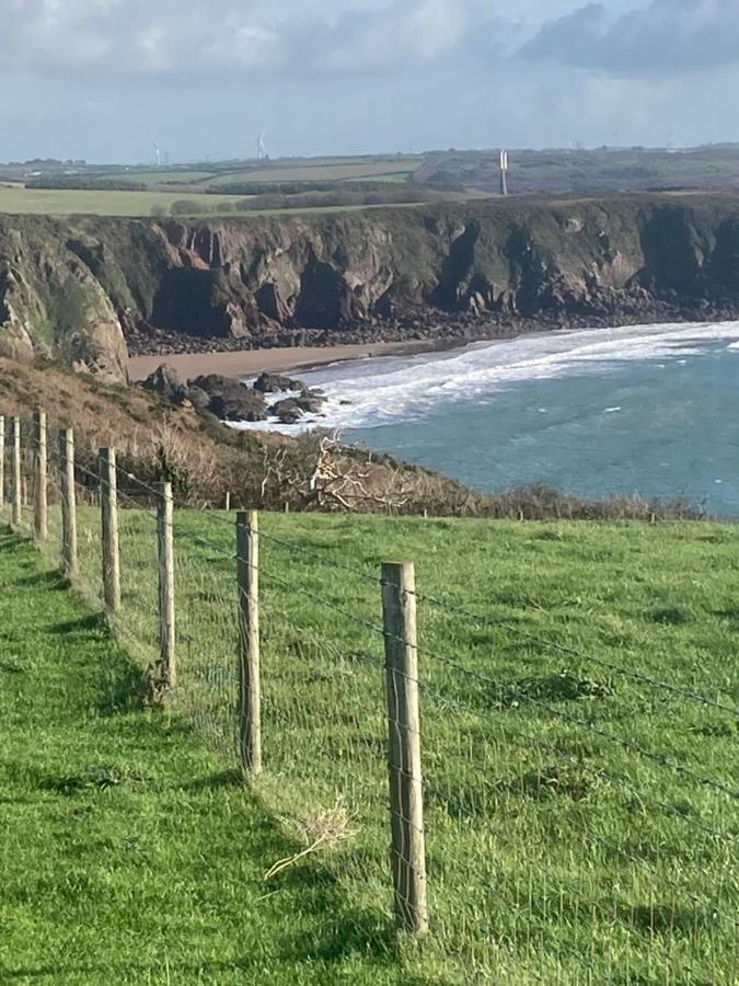 Coast Path Camping Hotel Haverfordwest Buitenkant foto